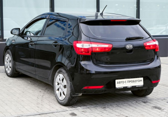 Подержанный автомобиль Kia Rio Hatchback 2013 года (3 фото)