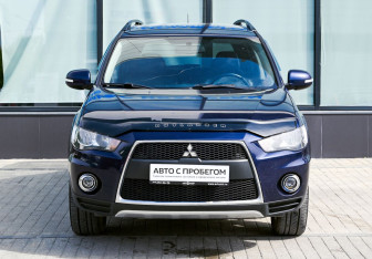 Подержанный автомобиль Mitsubishi Outlander 2012 года (8 фото)