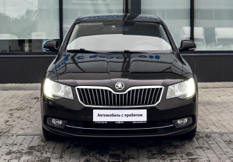 Подержанный автомобиль Skoda Superb Liftback 2013 года (8 фото)