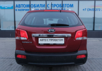 Подержанный автомобиль Kia Sorento 2012 года (4 фото)