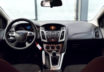 Подержанный автомобиль Ford Focus Hatchback 2012 года (18 фото)