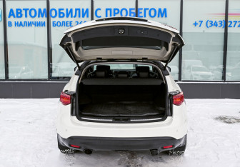 Подержанный автомобиль Infiniti FX 2012 года (21 фото)