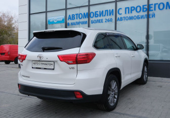 Подержанный автомобиль Toyota Highlander 2014 года (5 фото)