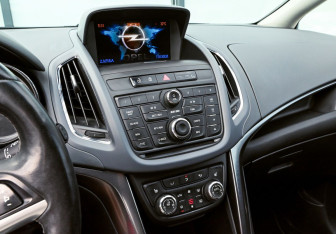 Подержанный автомобиль Opel Zafira Compactvan 2013 года (11 фото)
