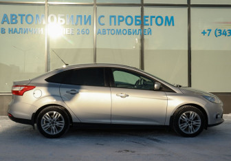 Подержанный автомобиль Ford Focus Sedan 2012 года (6 фото)