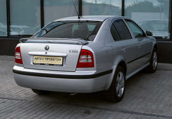 Подержанный автомобиль Skoda Octavia Liftback 2006 года (5 фото)