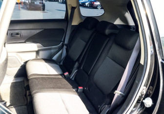 Подержанный автомобиль Mitsubishi Outlander 2019 года (17 фото)
