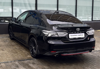 Подержанный автомобиль Toyota Camry Sedan 2021 года (3 фото)