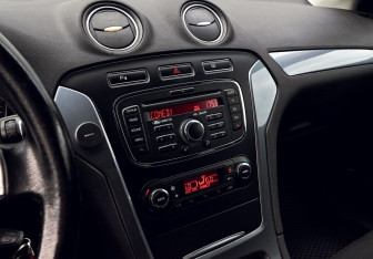 Подержанный автомобиль Ford Mondeo Sedan 2012 года (11 фото)