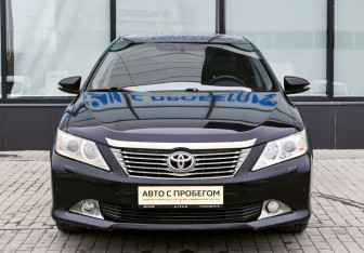 Подержанный автомобиль Toyota Camry Sedan 2013 года (8 фото)