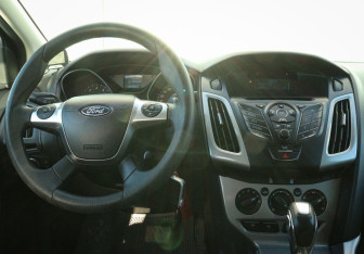 Подержанный автомобиль Ford Focus Sedan 2012 года (10 фото)