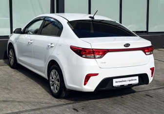 Подержанный автомобиль Kia Rio Sedan 2017 года (3 фото)