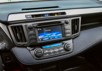 Подержанный автомобиль Toyota RAV4 2014 года (12 фото)