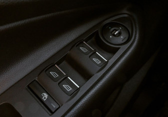 Подержанный автомобиль Ford Kuga 2014 года (12 фото)