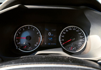 Подержанный автомобиль Toyota RAV4 2021 года (8 фото)