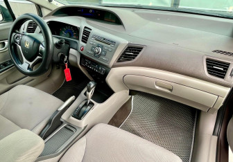 Подержанный автомобиль Honda Civic Sedan 2012 года (10 фото)