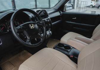 Подержанный автомобиль Honda CR-V 2004 года (9 фото)