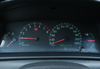 Подержанный автомобиль Toyota Corolla Sedan 2004 года (14 фото)