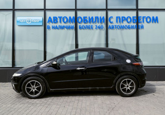 Подержанный автомобиль Honda Civic Hatchback 2008 года (2 фото)
