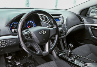 Подержанный автомобиль Hyundai i40 Sedan 2015 года (10 фото)