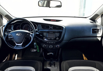 Подержанный автомобиль Kia Ceed Hatchback 2014 года (18 фото)