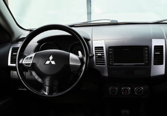 Подержанный автомобиль Mitsubishi Outlander 2010 года (19 фото)