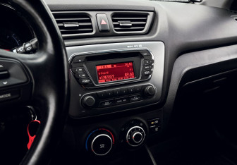 Подержанный автомобиль Kia Rio Hatchback 2014 года (11 фото)