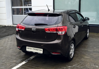 Подержанный автомобиль Kia Rio Hatchback 2015 года (5 фото)