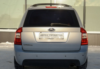 Подержанный автомобиль Kia Carens 2007 года (4 фото)