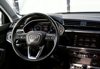 Подержанный автомобиль Audi Q3 2020 года (11 фото)