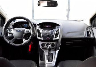 Подержанный автомобиль Ford Focus Wagon 2012 года (17 фото)