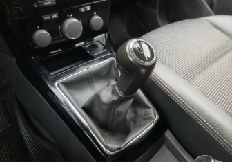 Подержанный автомобиль Opel Astra Hatchback 2013 года (15 фото)