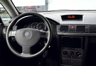 Подержанный автомобиль Opel Meriva 2007 года (18 фото)
