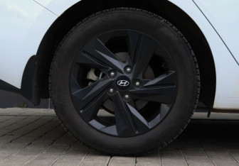 Подержанный автомобиль Hyundai Elantra Sedan 2021 года (19 фото)