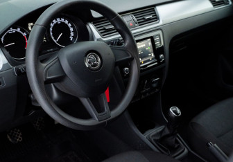 Подержанный автомобиль Skoda Rapid Liftback 2019 года (12 фото)