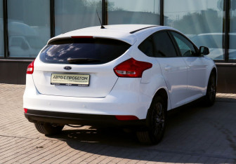 Подержанный автомобиль Ford Focus Hatchback 2016 года (5 фото)