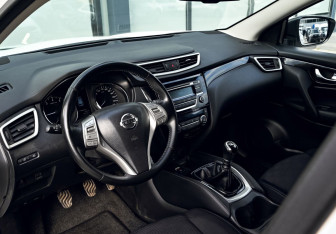 Подержанный автомобиль Nissan Qashqai 2016 года (15 фото)