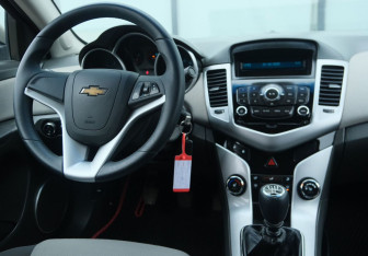 Подержанный автомобиль Chevrolet Cruze Sedan 2010 года (10 фото)