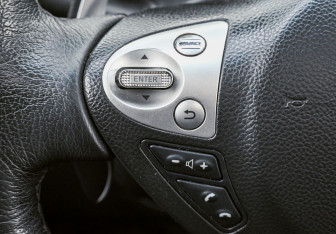 Подержанный автомобиль Infiniti FX 2012 года (13 фото)