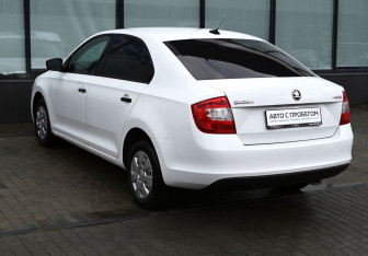 Подержанный автомобиль Skoda Rapid Liftback 2017 года (3 фото)