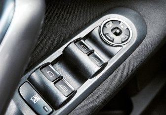 Подержанный автомобиль Ford Mondeo Sedan 2010 года (12 фото)