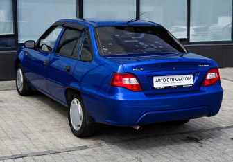 Подержанный автомобиль Daewoo Nexia Sedan 2013 года (3 фото)