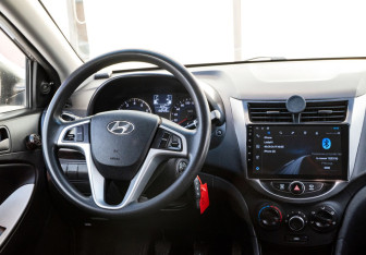 Подержанный автомобиль Hyundai Solaris Sedan 2015 года (11 фото)