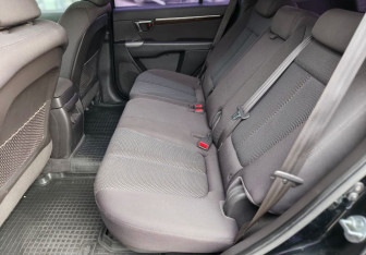 Подержанный автомобиль Hyundai Santa Fe 2010 года (17 фото)