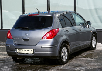 Подержанный автомобиль Nissan Tiida Hatchback 2008 года (5 фото)