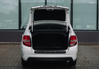 Подержанный автомобиль LADA (ВАЗ) Granta Sedan 2021 года (17 фото)