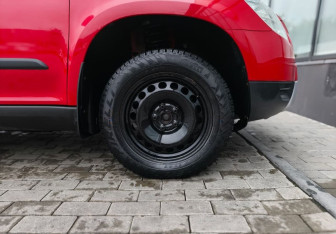 Подержанный автомобиль Skoda Yeti 2013 года (17 фото)