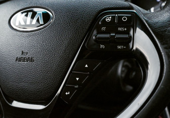 Подержанный автомобиль Kia Ceed Hatchback 2013 года (13 фото)