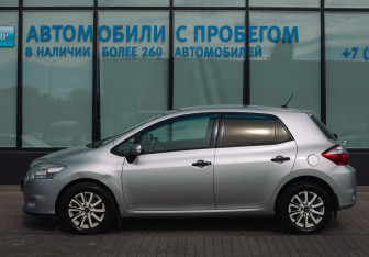 Подержанный автомобиль Toyota Auris Hatchback 2012 года (2 фото)