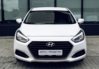 Подержанный автомобиль Hyundai i40 Sedan 2016 года (8 фото)